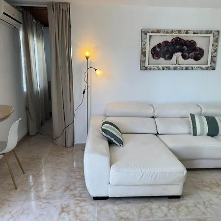 Americas 4- Bedroom Parking Private Villa