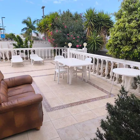 Americas 4- Bedroom Parking Private Villa