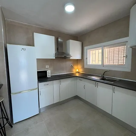Americas 4- Bedroom Parking Private Villa *