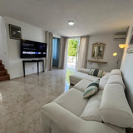 Villa Americas 4- Bedroom Parking Private